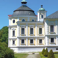 Kravaře: pałac i pole golfowe