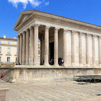 Nîmes